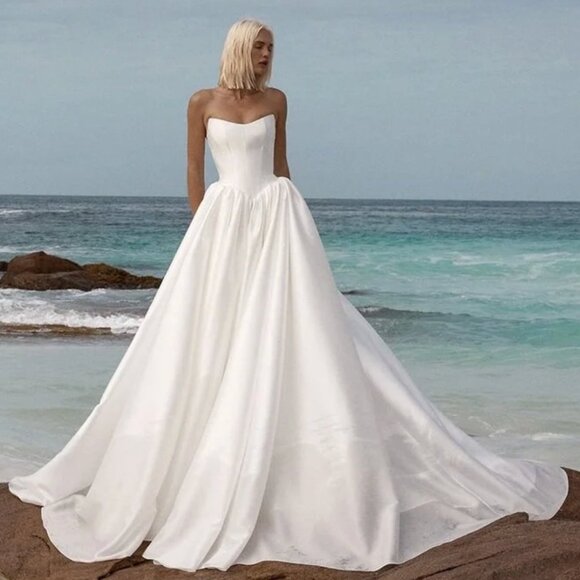 Dress by KYHA Wedding Dress Miles - Picture 1 of 8